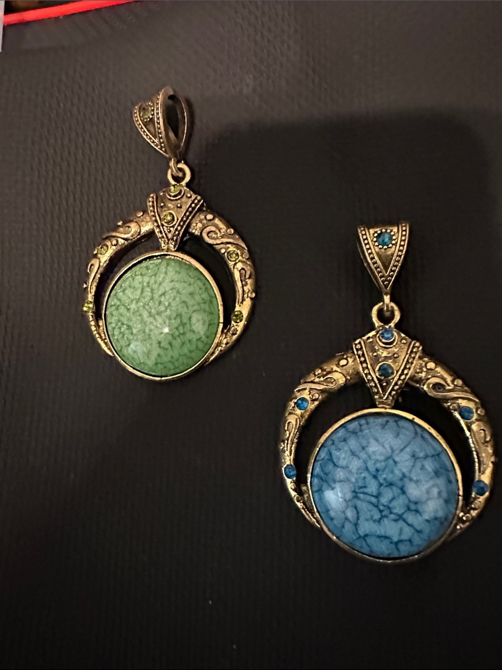 Antique-Style Blue and Green Stone Pendant Set